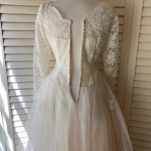 1950's "Arden of Campus Bridal" Wedding Gown - Picture 11 of 16
